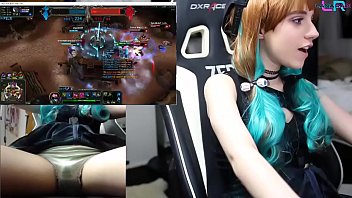 Teen Playing League Of Legends With An Ohmibod 1 2
