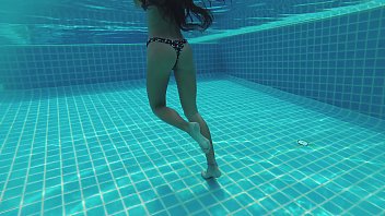 Nude Teen Underwater Swimming And Show Pussy