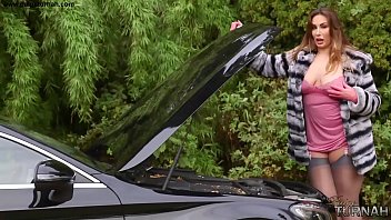 British Bbw Paige Turnah Does Anything For Stranger To Help Fix Her Car