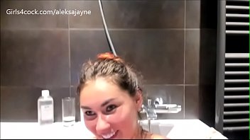 Aleksa Jayne Lesbian Sex In Bathtube